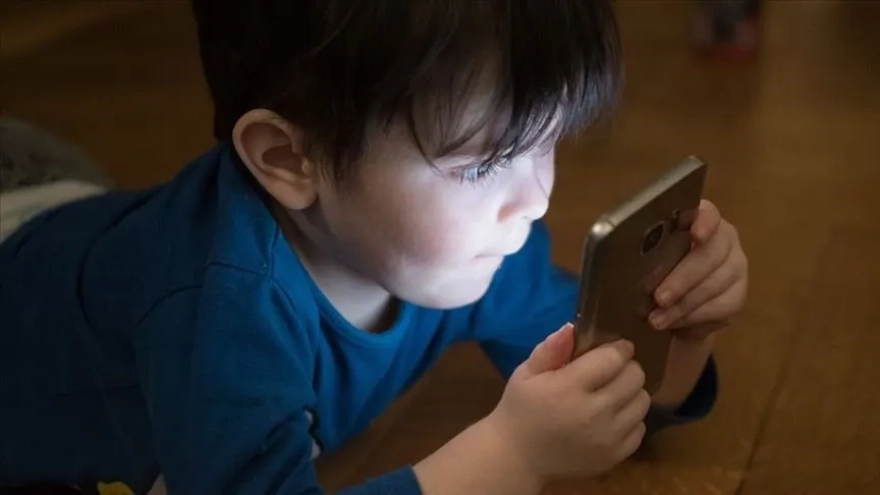 Çocuklarınızı dijital dünyada yalnız bırakmayın: 10 önlem