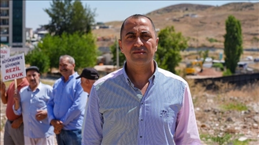 İzmir'deki kentsel dönüşüm mağdurları haklarının iadesini bekliyor