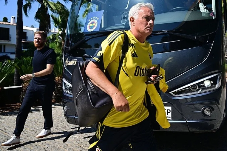 Fenerbahçe, Brezilyalı yıldızla görüşmelere başladı; Mourinho transferde ısrarcı