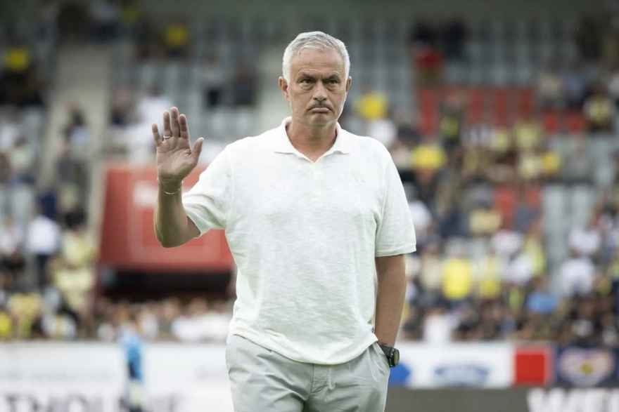 Fenerbahçe, Brezilyalı yıldızla görüşmelere başladı; Mourinho transferde ısrarcı