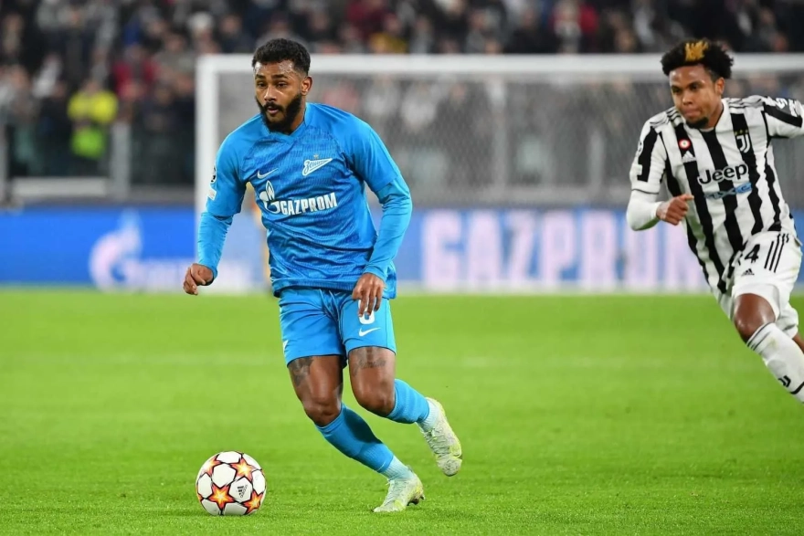 Fenerbahçe, Brezilyalı yıldızla görüşmelere başladı; Mourinho transferde ısrarcı