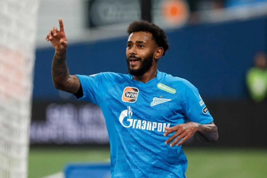 Fenerbahçe, Brezilyalı yıldızla görüşmelere başladı; Mourinho transferde ısrarcı