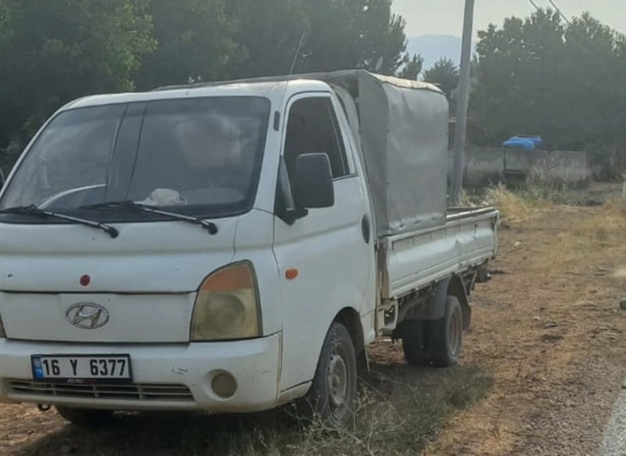 Kamyonetin kasasından düşen işçi ağır yaralandı