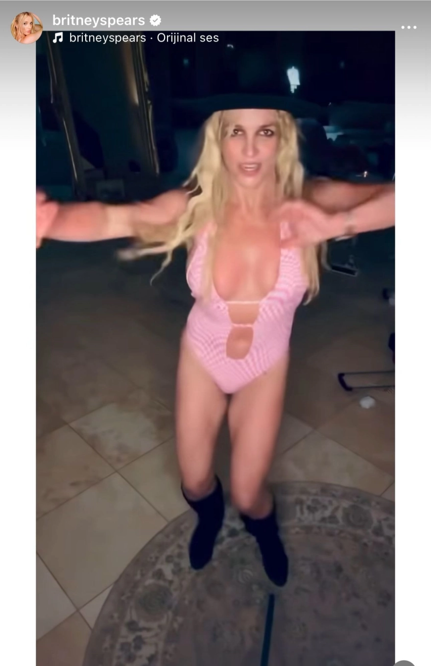 Ruhsal sorunlar yaşayan ünlü popçu, evlat edindiğini açıkladı