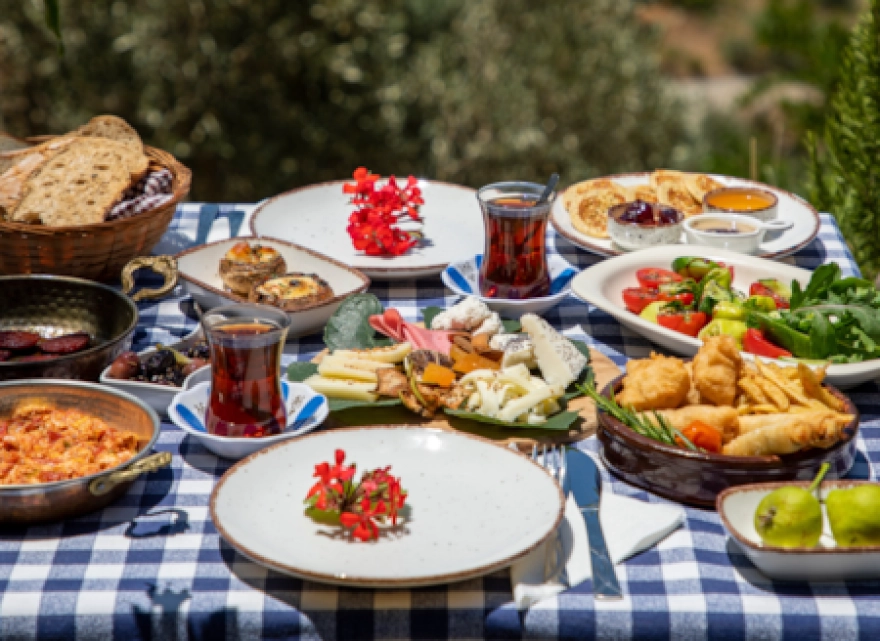 İştahla tüketilen üç besinin beyin üzerinde beklenenden fazla etkisi olduğu belirtildi: Ünlü cerrah uyardı.