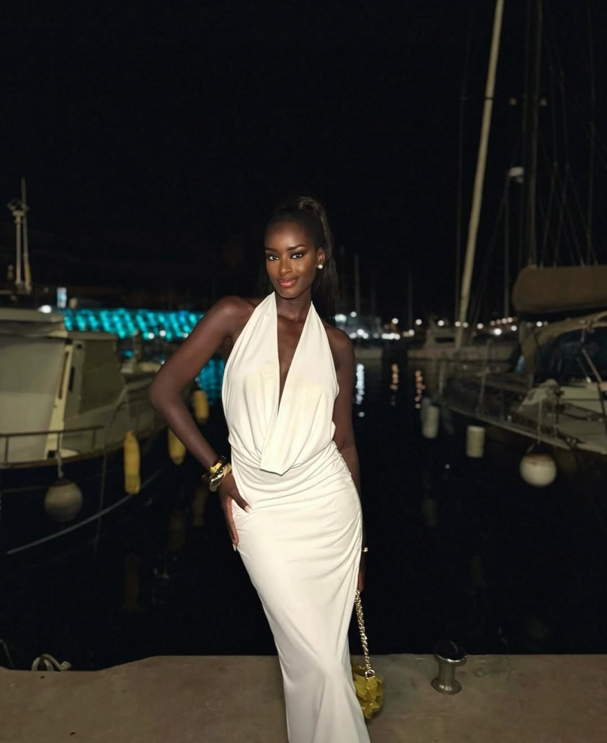 Milli futbolcu Bertuğ Yıldırım gönlünü yeni bir modele kaptırdı