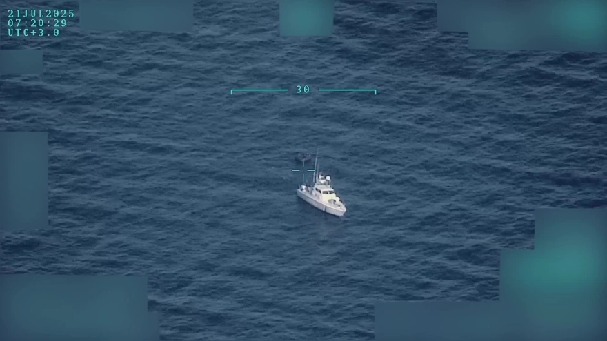 Türk Sahil Güvenlik botu, Yunanistan Sahil Güvenlik botlarınca Yılancı Burnu batısına bırakılan düzensiz göçmenleri kurtardı.