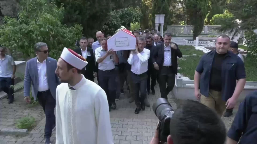 Altan Öymen Son Yolculuğuna Uğurlandı: Özgür Özel'den Duygusal Veda