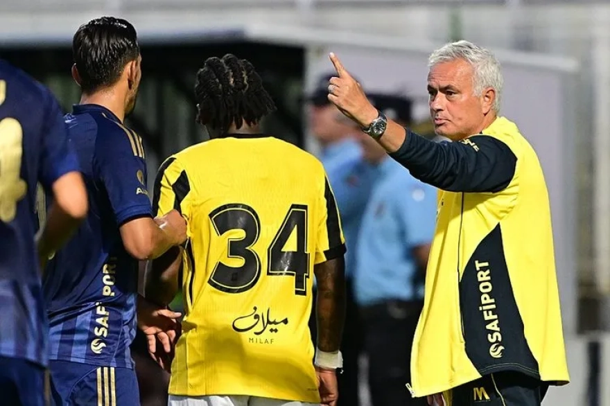 Al-Ittihad maçı sonrası Mourinho'nun açıklamaları gündemde, taraftarlar tepkili