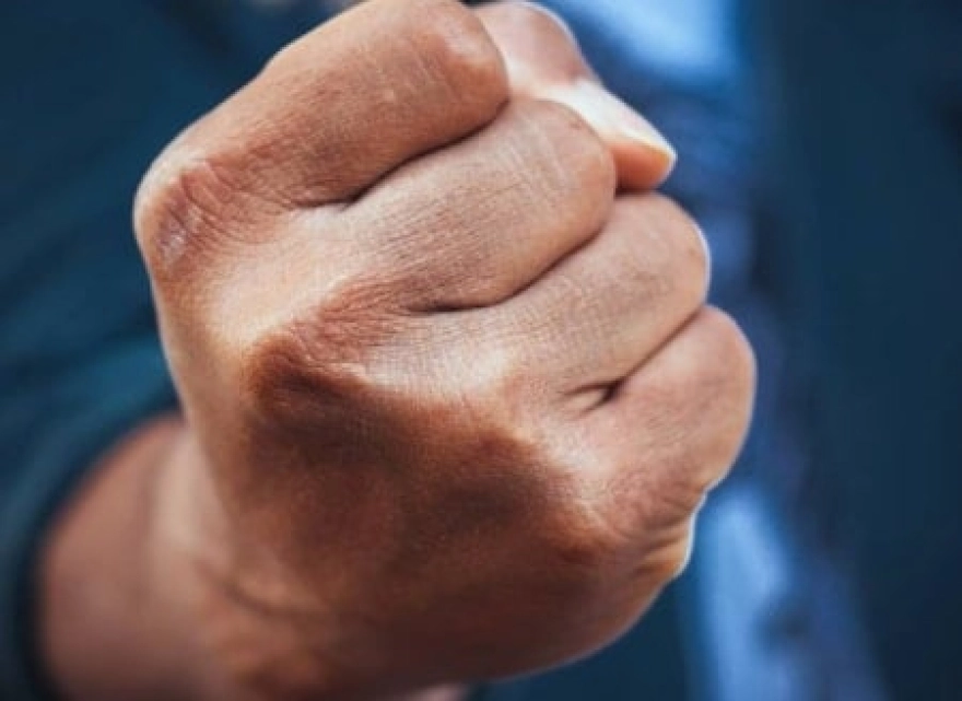 Sadece 1,5 Dakika Yumruk Sıkın, Mucizeye Tanıklık Edin