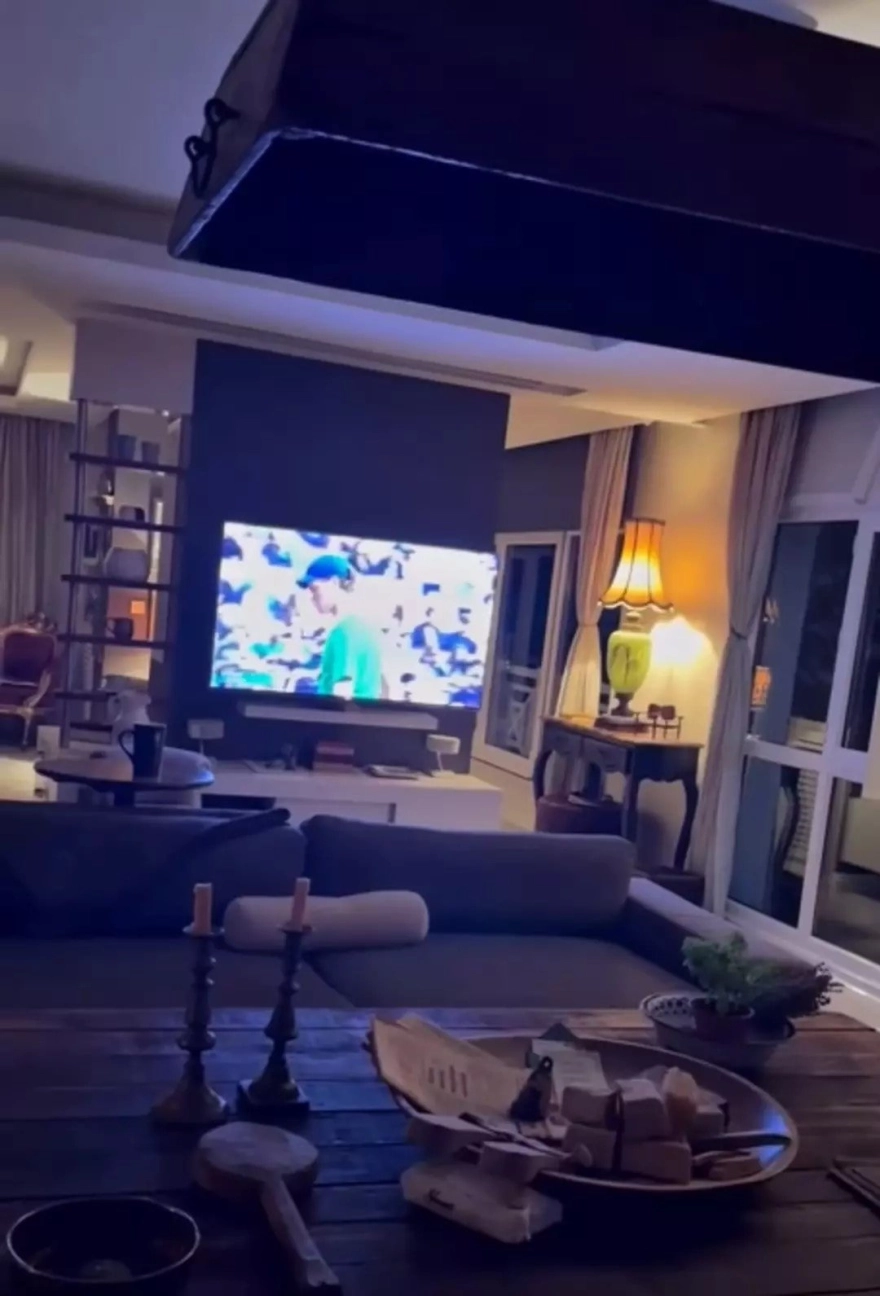 Hülya Avşar'ın Boğaz manzaralı konutu dikkatleri üzerine çekti