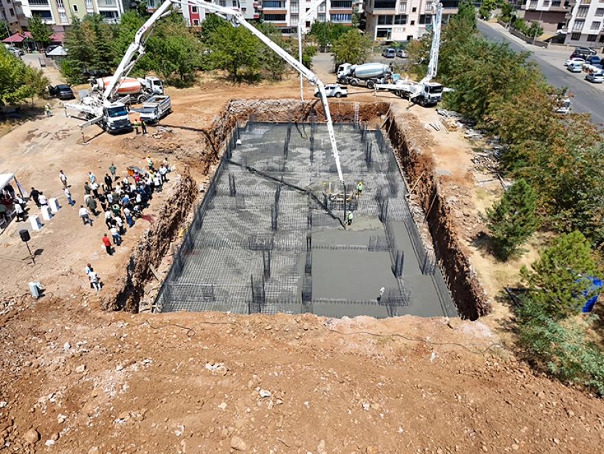 Bingöl'de Hasarlı Okullar Hayırsever Katkılarıyla Yeniden İnşa Ediliyor