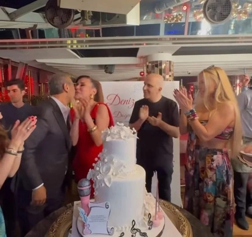 Ünlü Şarkıcı Deniz Seki İki Ayda 15 Kilo Verdi, Mayolu Fotoğraflarını Paylaştı