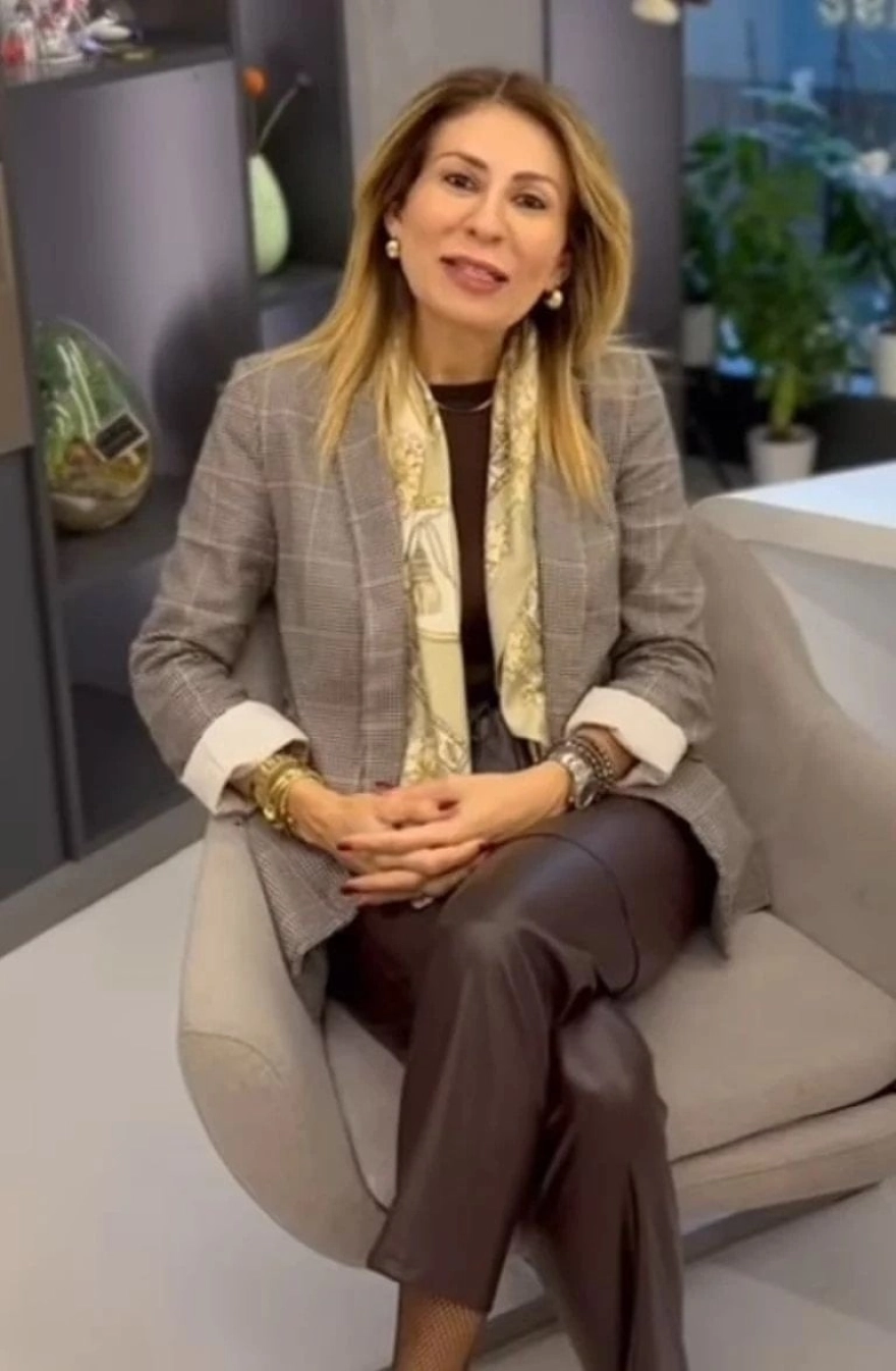 Hamdi Alkan çocuk doktoru sevgilisine Paris'te evlenme teklifi etti