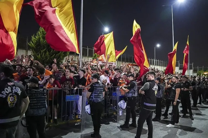 Avrupa, Nijeryalı Yıldız Osimhen'in Transferini Konuşuyor: Gündemi Sarsan İmkansız Hayal