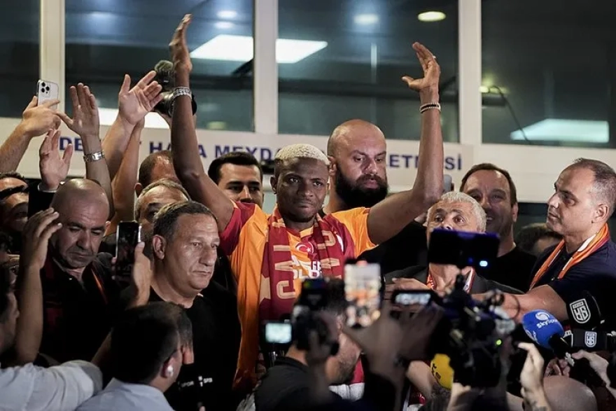 Avrupa, Nijeryalı Yıldız Osimhen'in Transferini Konuşuyor: Gündemi Sarsan İmkansız Hayal