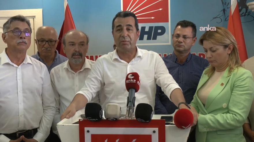CHP Genel Başkan Yardımcısı Erhan Adem, Tarım ve Orman Bakanlığı'nı yangın ve ithalat politikaları nedeniyle eleştirdi.