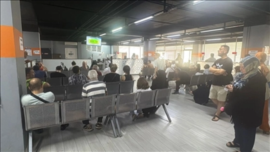 İstanbul'da sürücü belgesi yenileme için nüfus müdürlüklerinde yoğunluk yaşanıyor