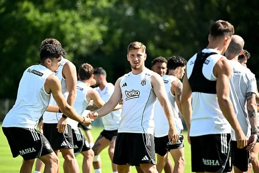 Beşiktaş'ta Yeni Bir Ayrılık Kapıda! Semih Kılıçsoy, Shakhtar Maçı Sonrası Uçağa Biniyor