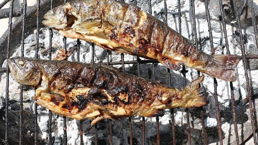 Boğaza kaçan balık kılçığından kurtulmanın en etkili ve hızlı yöntemleri