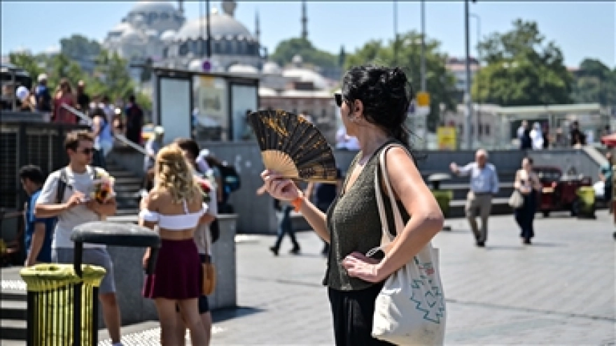 Sıcaklıklar Günü İlk Yarısında 11 İl'de 40 Derecenin Üzerinde