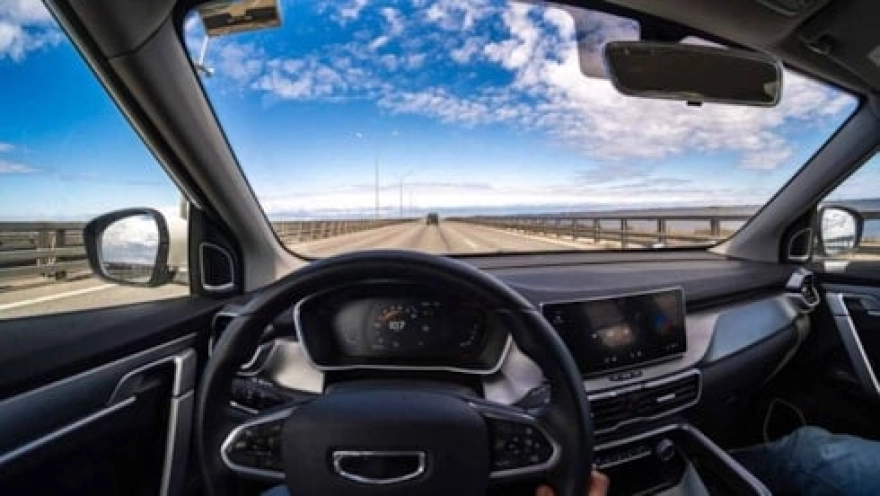 Gösterge paneli yerine bilgileri ön cama yansıtan teknoloji Eylül ayında geliyor.