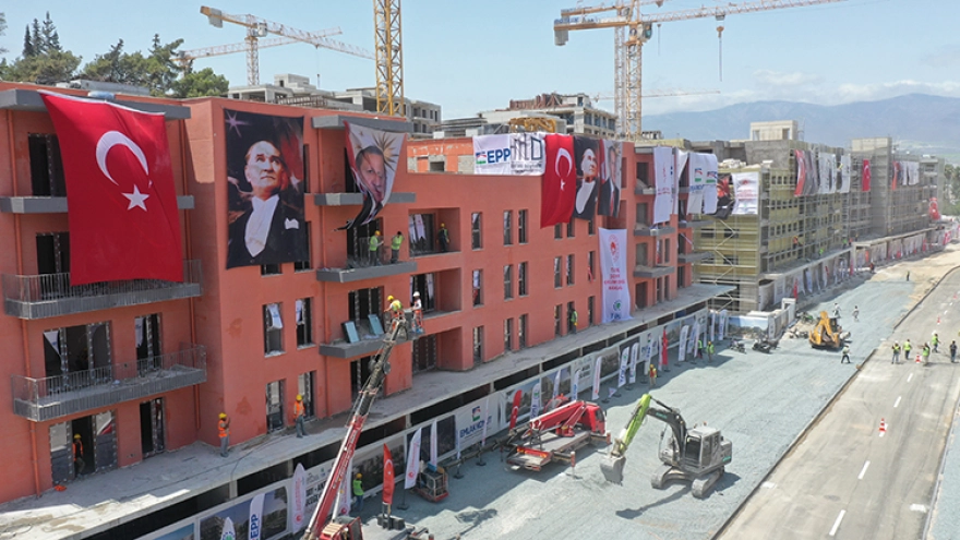 Bakan Kurum, hak sahipliği çalışmaları tamamlanan Bilecik ve İzmir'de bu ay içinde temellerin atılacağını duyurdu.