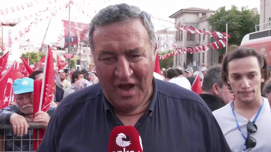 CHP'nin 'Millet İradesine Sahip Çıkıyor' mitinginde Ömer Fethi Gürer, biriken sorunların çözümünün CHP iktidarında olduğunu ifade etti.