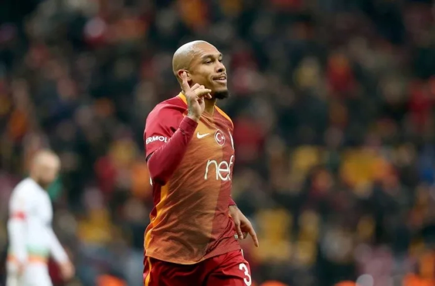 Dünyanın en çok kırmızı kart gören futbolcuları belirlendi; listede bir Türk oyuncu da yer alıyor.