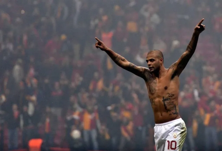 Dünyanın en çok kırmızı kart gören futbolcuları belirlendi; listede bir Türk oyuncu da yer alıyor.