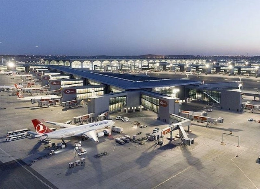 İstanbul ve Antalya havalimanları, günlük yolcu ve uçak trafiğinde rekor kırdı.