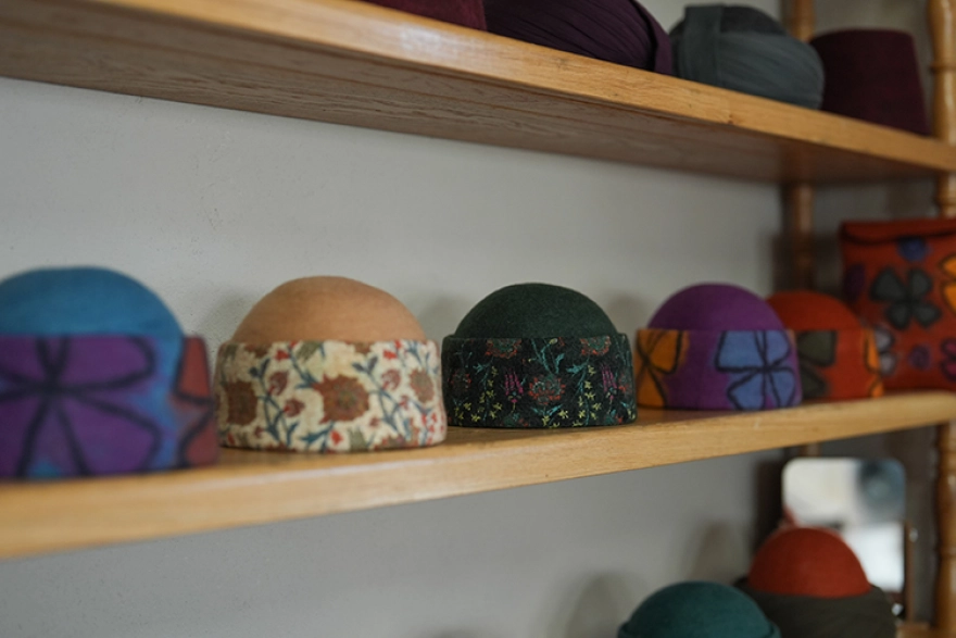 Keçe sanatçısı Ferya Gül Alioğlu, eserlerini 45 farklı ülkeye ihraç ediyor.