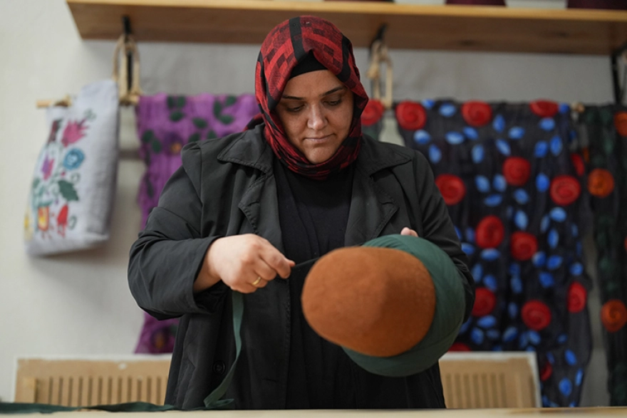 Keçe sanatçısı Ferya Gül Alioğlu, eserlerini 45 farklı ülkeye ihraç ediyor.