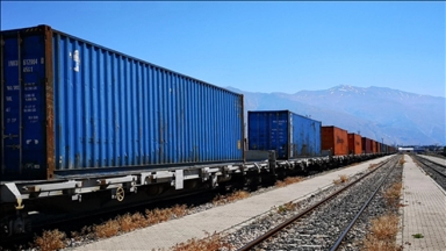 Çin'den hareket eden iki yük treni, yarın Türkiye üzerinden Avrupa'ya ulaşacak.