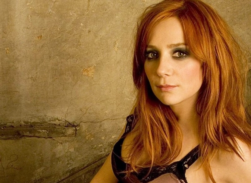 Aylin Aslım, 4 yaşındaki oğlunun denize mayosuz girmesi nedeniyle tepki aldı.