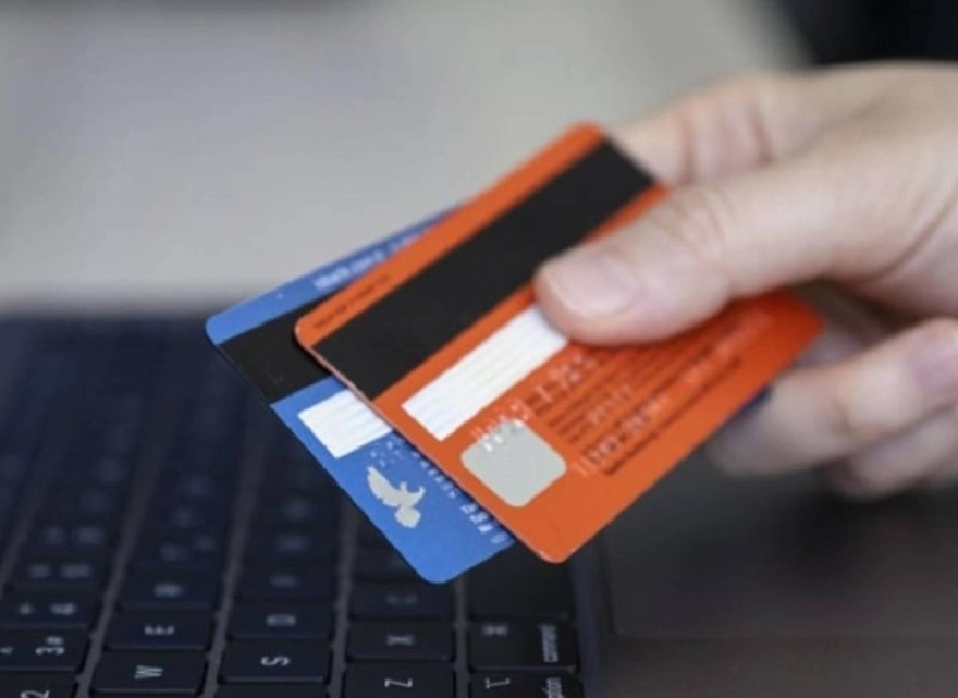 Bir yılda yüzde 176 artan borçlar nedeniyle 1,2 milyondan fazla kişi ödemelerini gerçekleştiremiyor.