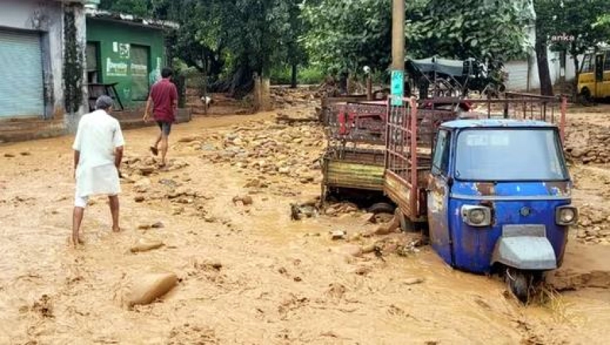 Hindistan'da sel ve heyelanlar 7 can aldı