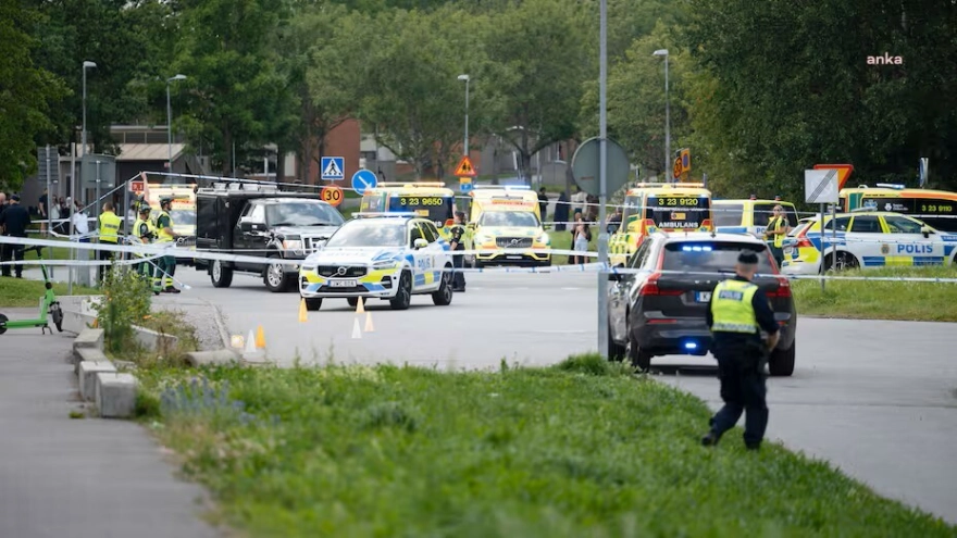 İsveç'te cami yakınında bir kişiye silahlı saldırı: Bir ölü