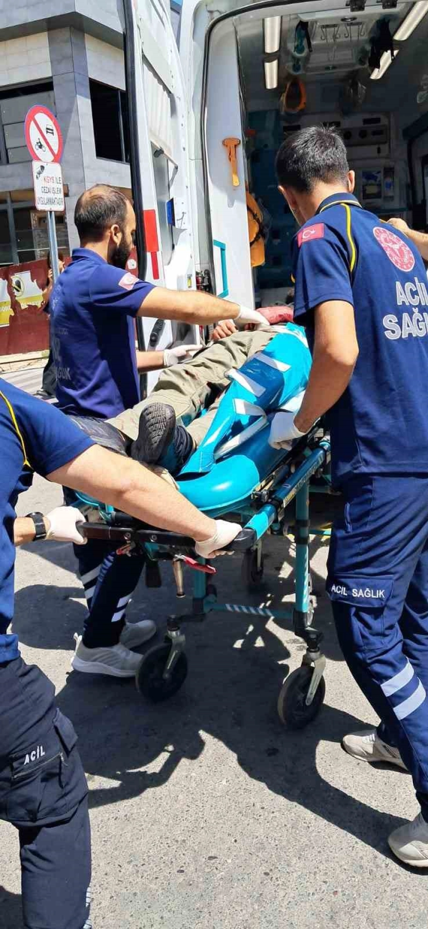 Siirt'te bıçaklı kavga sonucu bir kişi yaralandı