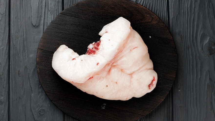 Kasaplardan alınan bir yağ, damarları anında açarak kilosu 300 liraya satılıyor.