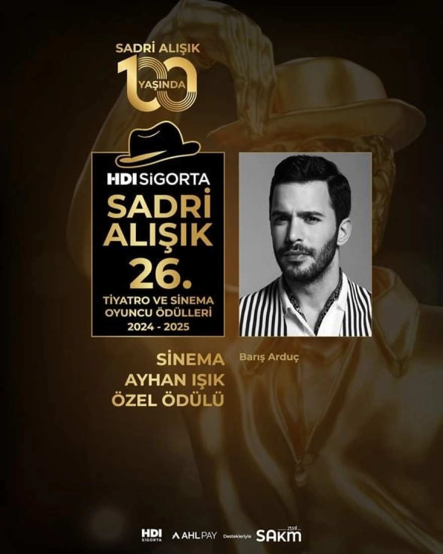 Sadri Alışık Tiyatro ve Sinema Oyuncu Ödülleri'nde Barış Arduç'a verilen Ayhan Işık Özel Ödülü ve Esra Dermancıoğlu'nun isyanı dikkat çekti.