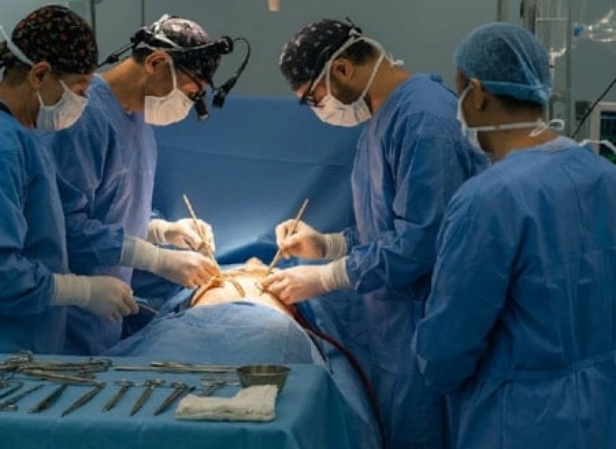 Doktorlar bir insana domuz akciğeri nakletti