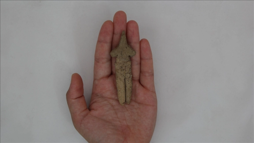 İzmir Ulucak Höyüğü'nde 8 bin yıllık kil figürü keşfedildi