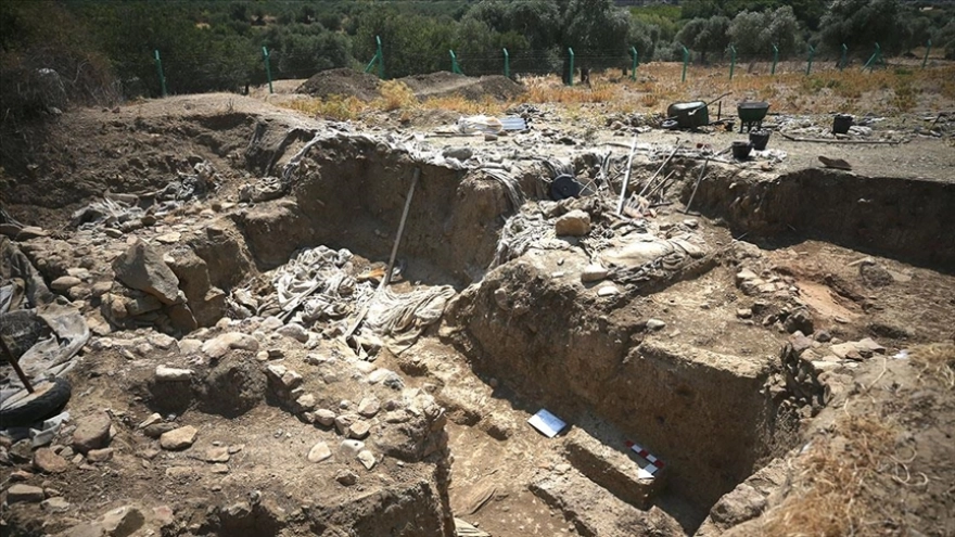 Türkiye'nin en batı ucunda 8 bin 800 yıllık beş mimari yapı keşfedildi
