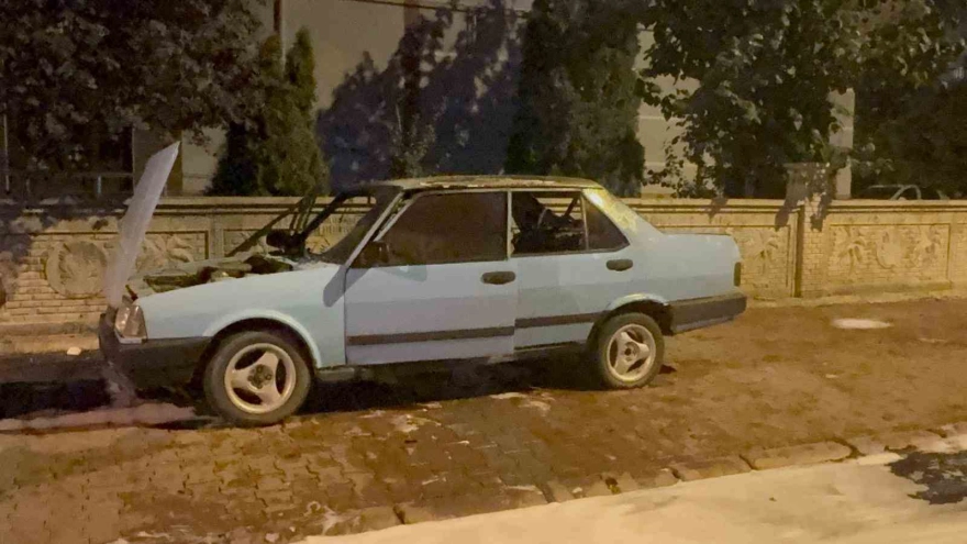 Kayseri'de Park Halindeki Otomobilde Yangın Çıktı
