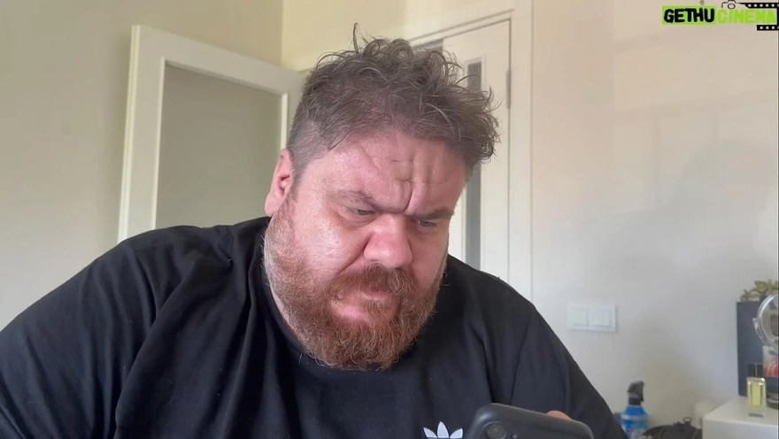 Vine fenomenlerinden Emre Mutlu, 133 kilo vererek eski ve yeni halini paylaştı.