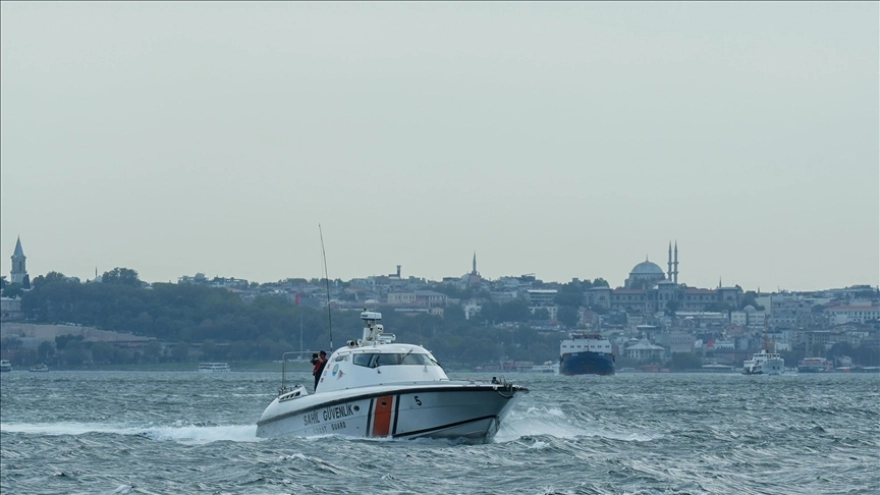 İstanbul Boğazı'nda yarış sırasında kaybolan Rus yüzücü için arama çalışmaları devam ediyor