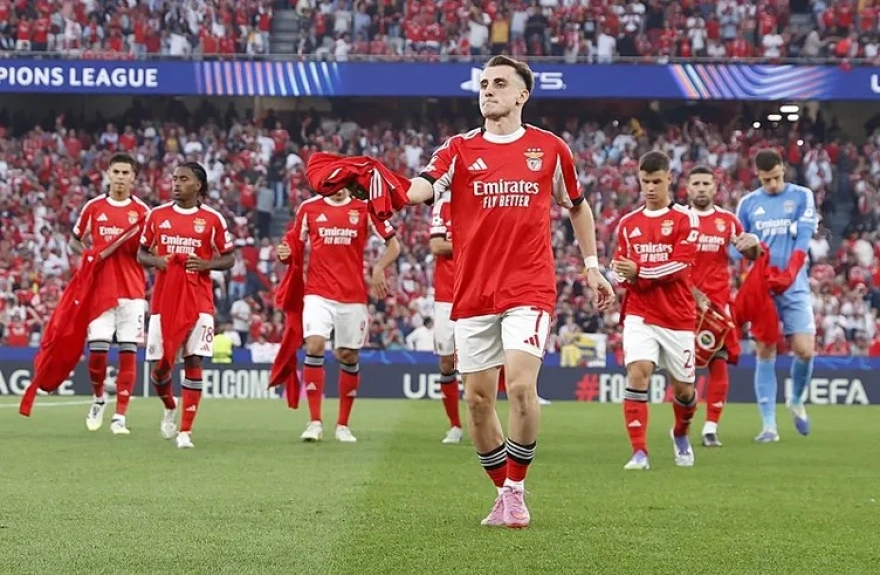 Kerem Aktürkoğlu, Benfica-Fenerbahçe maçının ardından dikkat çeken bir harekette bulundu.