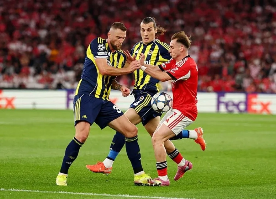 Kerem Aktürkoğlu, Benfica-Fenerbahçe maçının ardından dikkat çeken bir harekette bulundu.