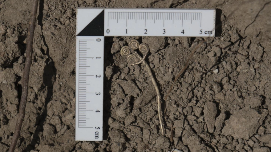 4 Bin 500 Yıllık Ender Taş ve Altın Broş Gün Yüzüne Çıkarıldı